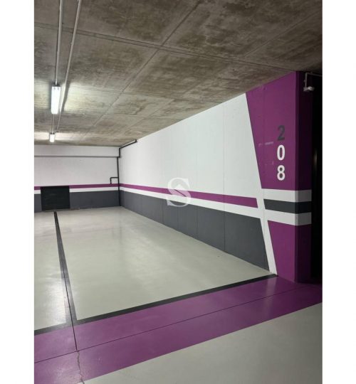 Places de stationnement en ligne double à Encamp – 200 €/mois, Sterling