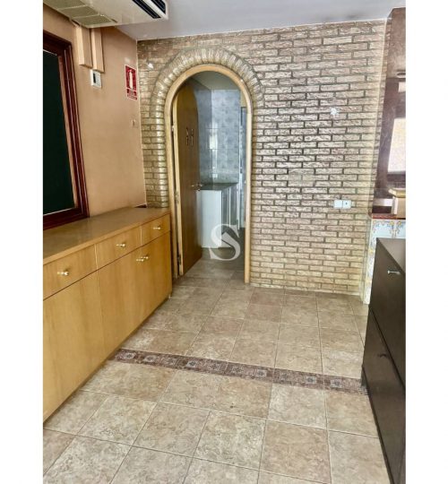 Commercial space for rent in Encamp, Sterling