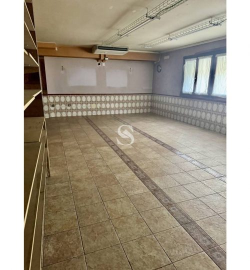 Commercial space for rent in Encamp, Sterling