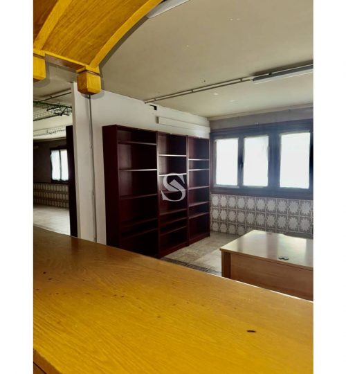 Commercial space for rent in Encamp, Sterling