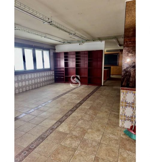 Commercial space for rent in Encamp, Sterling