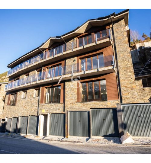 Obra Nueva en Canillo, Sterling
