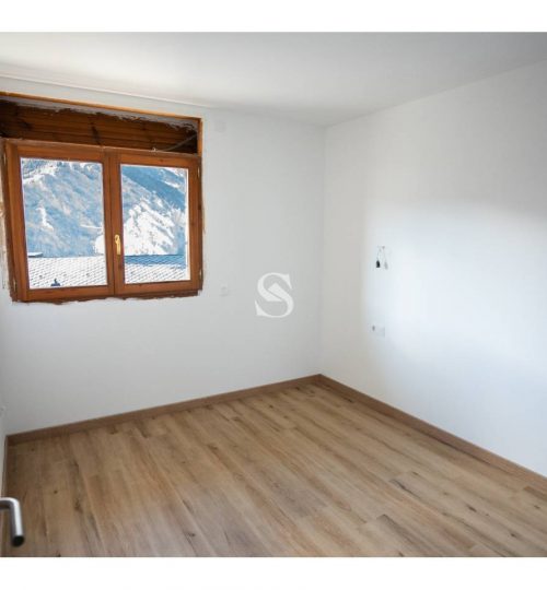 Obra Nueva en Canillo, Sterling