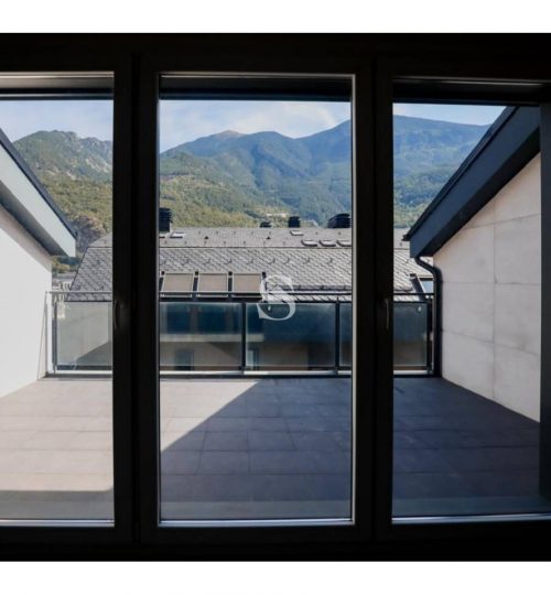 Exclusivo ático de 185 m² con terraza en el corazón de Andorra la Vella, Sterling