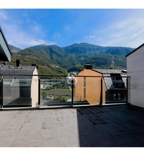 Ático céntrico con 150 m² y terraza en Andorra la Vella, Sterling