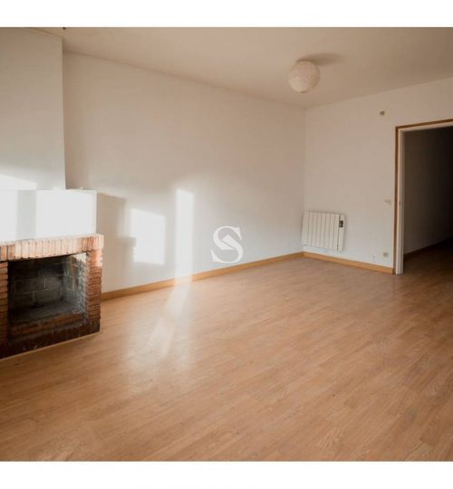 Apartment for sale for renovation in Encamp, Sterling