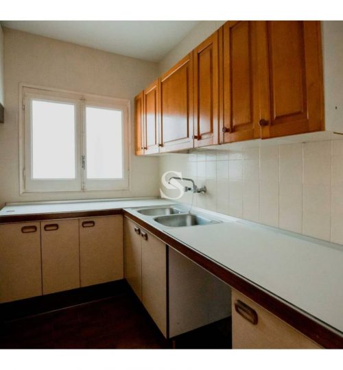 Apartment for sale for renovation in Encamp, Sterling
