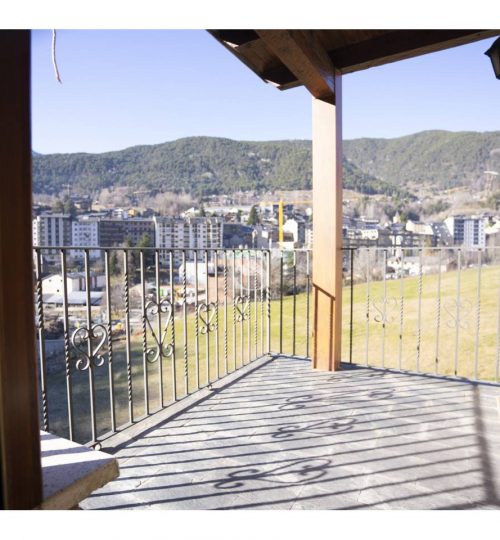 Piso en Alquiler con sol todo el día y vistas abiertas en La Massana, Sterling