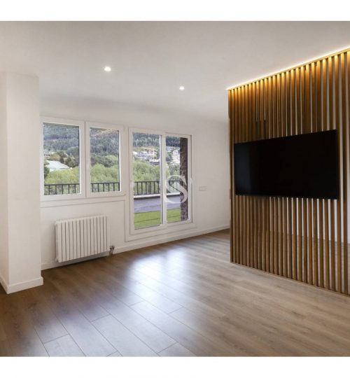 Dúplex exclusivo con vistas panorámicas en el corazón de La Massana, Sterling