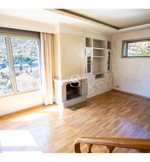 Luxury chalet + private apartment for sale in Encamp, Sterling