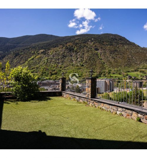 Luxury chalet + private apartment for sale in Encamp, Sterling