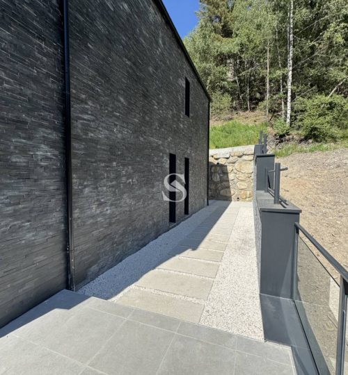 Chalet pareado con terraza y vistas en Pal, Sterling