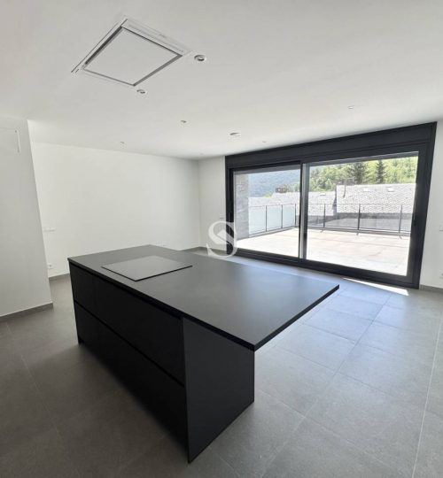 Chalet pareado con terraza y vistas en Pal, Sterling