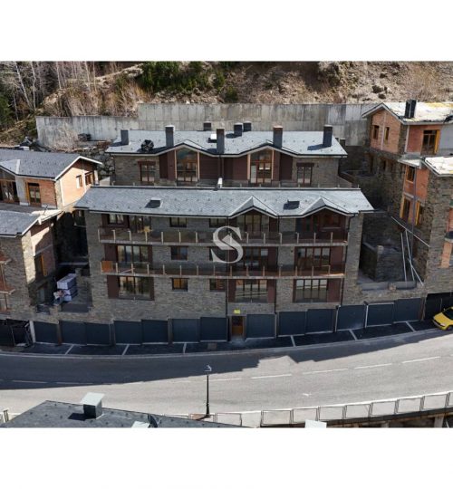 Obra Nueva en Canillo, Sterling
