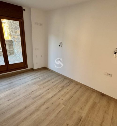 Obra Nueva en Canillo, Sterling
