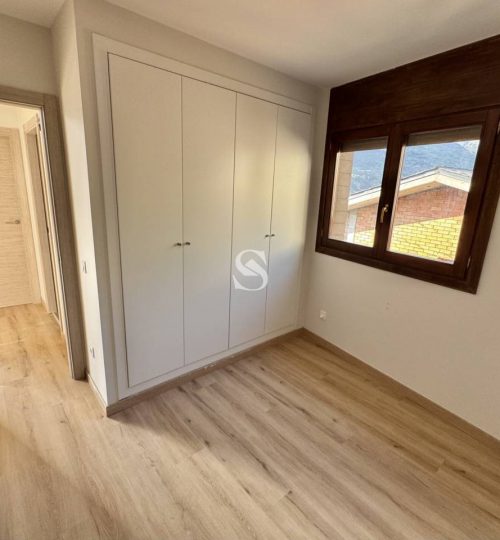 Obra Nueva en Canillo, Sterling