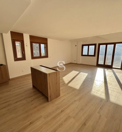 Obra Nueva en Canillo, Sterling