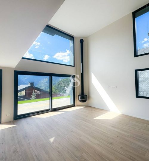 Luxury villa with 403 m² garden, views and high-end finishes in La Massana, Sterling