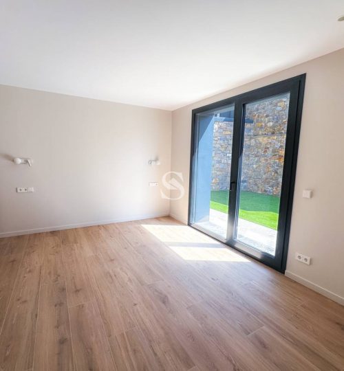 Luxury villa with 403 m² garden, views and high-end finishes in La Massana, Sterling