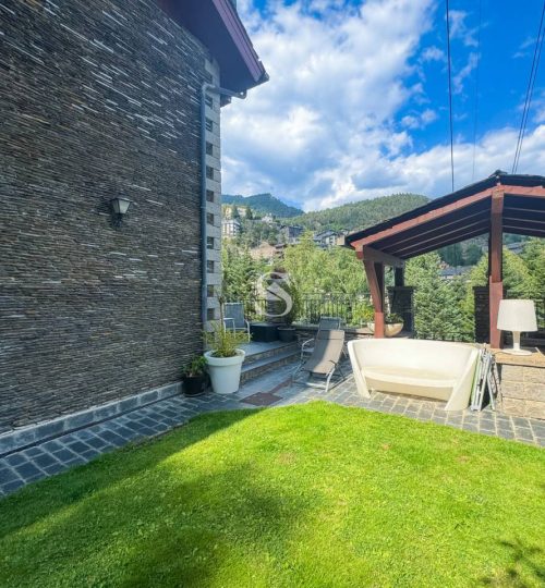 Detached house with garden in La Massana